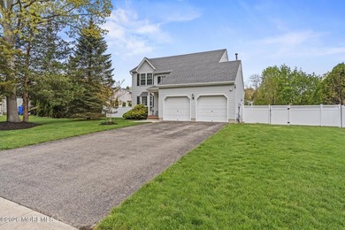 Stunning Colonial set on a beautifully landscaped property with - photo 2