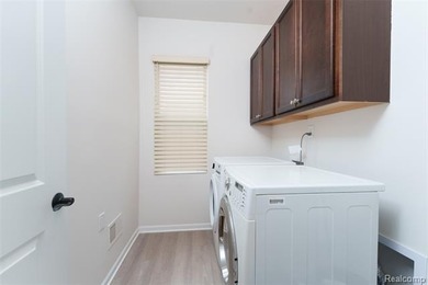 Welcome to this beautifully maintained 2022 custom built modern - photo 20