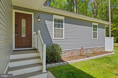 3 Bedroom Rancher in Colonial Beach! All one level and built in - photo 4
