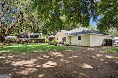 Welcome home to this charming 3-bedroom, 2-bath cottage-style - photo 26