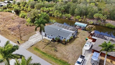 Welcome to paradise! This WATERFRONT, SAILBOAT ACCESS, 3 bedroom - photo 3