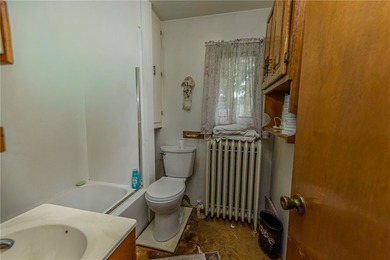 Welcome to 47 Chippendale Rd! This two bedroom home offers a - photo 18