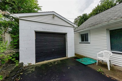 Welcome to 47 Chippendale Rd! This two bedroom home offers a - photo 21