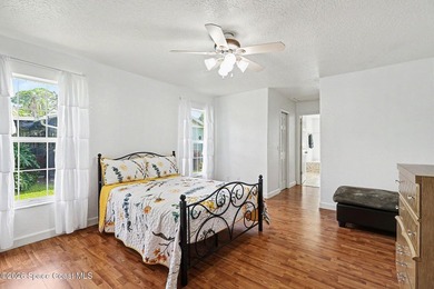 Welcome to this beautifully maintained 4-bdrm, 3-bath home - photo 13