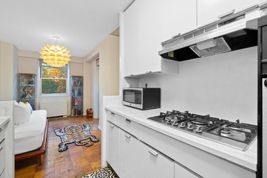 Discover a true commuter's dream in this meticulously maintained - photo 8