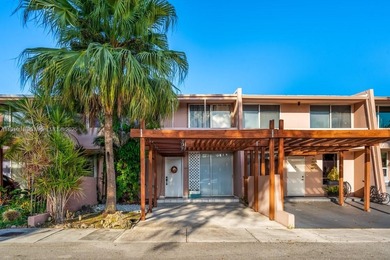 Lake Townhome/Townhouse For Sale in Miami, Florida