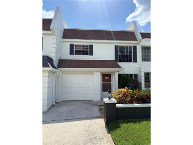 Lake Townhome/Townhouse For Sale in Clermont, Florida