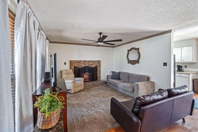 Welcome to your dream home! This quaint and cute property offers - photo 4