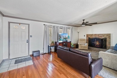 Welcome to your dream home! This quaint and cute property offers - photo 6
