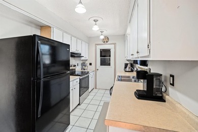 Welcome to your dream home! This quaint and cute property offers - photo 9