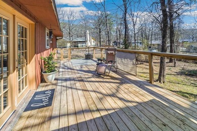 Welcome to your dream home! This quaint and cute property offers - photo 10
