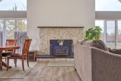 Welcome to easy living in the desirable Sleepy Hollow Lake - photo 12
