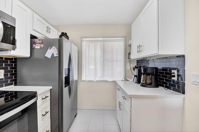 Spacious, beautifully updated and renovated 3-bed, 2-bath condo - photo 13