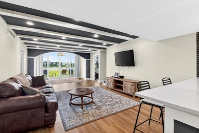 Spacious, beautifully updated and renovated 3-bed, 2-bath condo - photo 14
