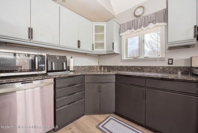 Welcome to easy living in the desirable Sleepy Hollow Lake - photo 15