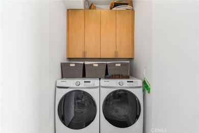 Behind privacy gates in the coveted Artist Lofts, this move-in - photo 16