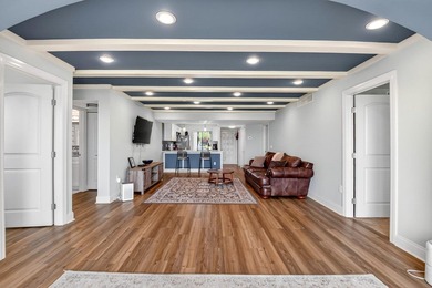 Spacious, beautifully updated and renovated 3-bed, 2-bath condo - photo 16