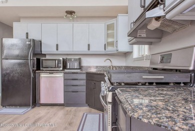 Welcome to easy living in the desirable Sleepy Hollow Lake - photo 17