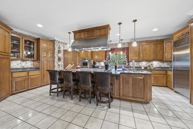 Nestled behind a private gated entrance on 2.65 fee simple acres - photo 20