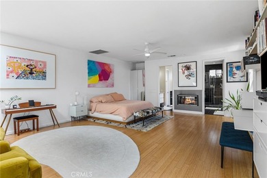 Behind privacy gates in the coveted Artist Lofts, this move-in - photo 21