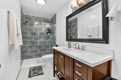 Spacious, beautifully updated and renovated 3-bed, 2-bath condo - photo 24