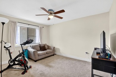 Spacious, beautifully updated and renovated 3-bed, 2-bath condo - photo 31