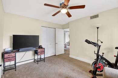 Spacious, beautifully updated and renovated 3-bed, 2-bath condo - photo 32