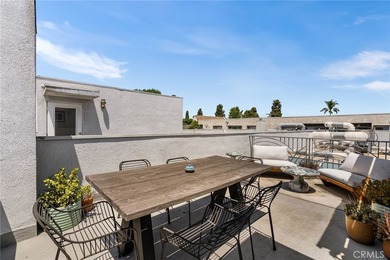 Behind privacy gates in the coveted Artist Lofts, this move-in - photo 33