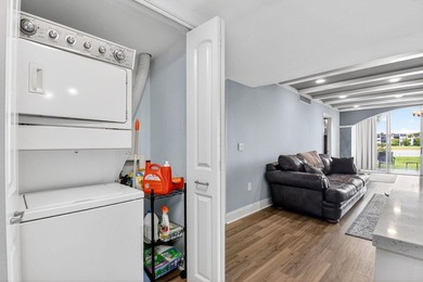 Spacious, beautifully updated and renovated 3-bed, 2-bath condo - photo 33