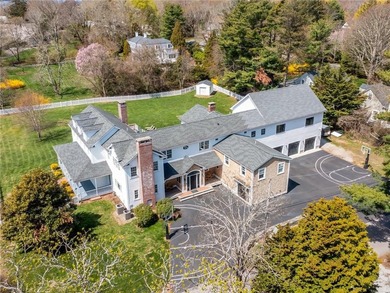 Located in Barrington's exclusive Nayatt Point neighborhood - photo 1