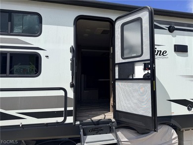 Embrace the tropical lifestyle at Palmetto Palms RV 55+ Condo - photo 4