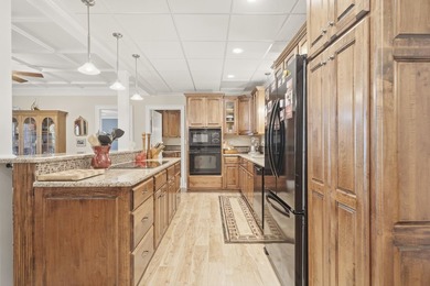 Nestled behind a private gated entrance on 2.65 fee simple acres - photo 44