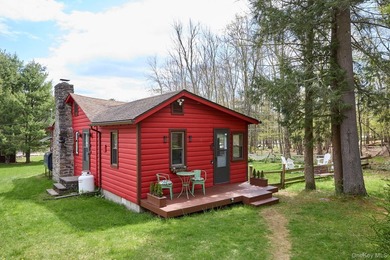 17 Highland Ave in Smallwood, NY is a furnished 3-bedroom - photo 1