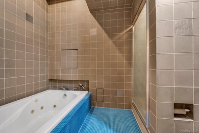 Beautiful & Modern 2-Bedroom Apartment in the Heart of the City - photo 11