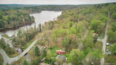 17 Highland Ave in Smallwood, NY is a furnished 3-bedroom - photo 2