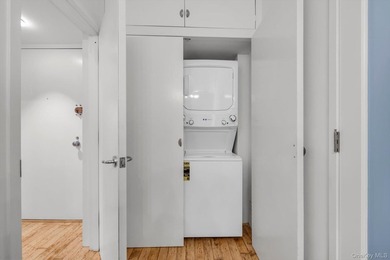 Beautiful & Modern 2-Bedroom Apartment in the Heart of the City - photo 12