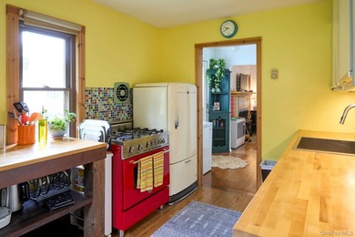 17 Highland Ave in Smallwood, NY is a furnished 3-bedroom - photo 3