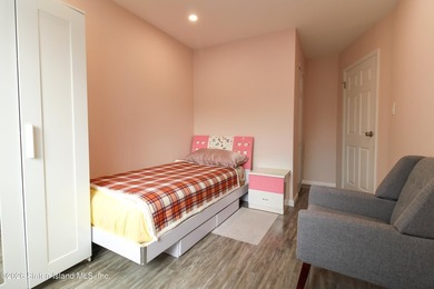 House is 1484 Sq feet features 3 bedrooms and loft in the primer - photo 18