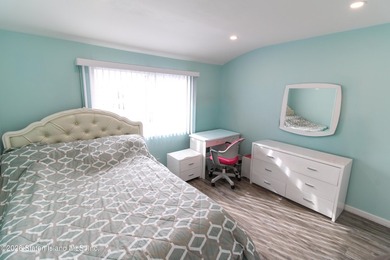 House is 1484 Sq feet features 3 bedrooms and loft in the primer - photo 20