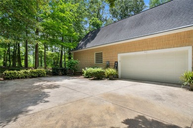 Welcome to 621 Chickasaw Drive, nestled in the highly desirable - photo 41