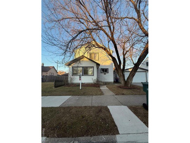 Detroit River Home For Sale in Lincoln Park Michigan