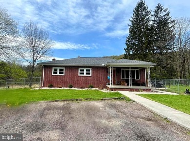 (private lake, pond, coastal) Home For Sale in Grantsville Maryland