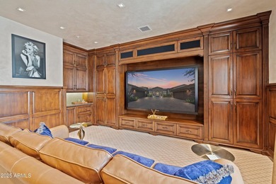 Nestled in the coveted heart of Paradise Valley, this - photo 11