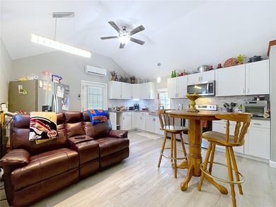 One or more photo(s) has been virtually staged. Prime commercial - photo 12