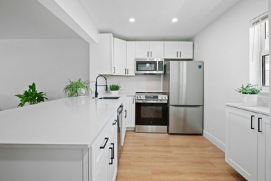 COME SEE THIS STUNNING, PROFESSIONALLY UPDATED 1 BEDROOM/1.5 - photo 2