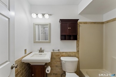 Wonderful opportunity to live in a spacious, light-filled - photo 13