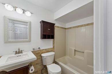 Wonderful opportunity to live in a spacious, light-filled - photo 14