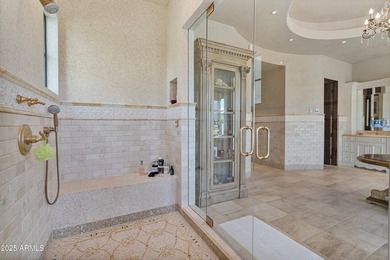 Nestled in the coveted heart of Paradise Valley, this - photo 15