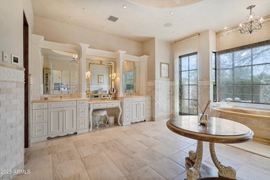 Nestled in the coveted heart of Paradise Valley, this - photo 16