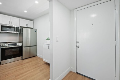 COME SEE THIS STUNNING, PROFESSIONALLY UPDATED 1 BEDROOM/1.5 - photo 9